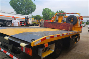 港口附近拖车电话号码服务